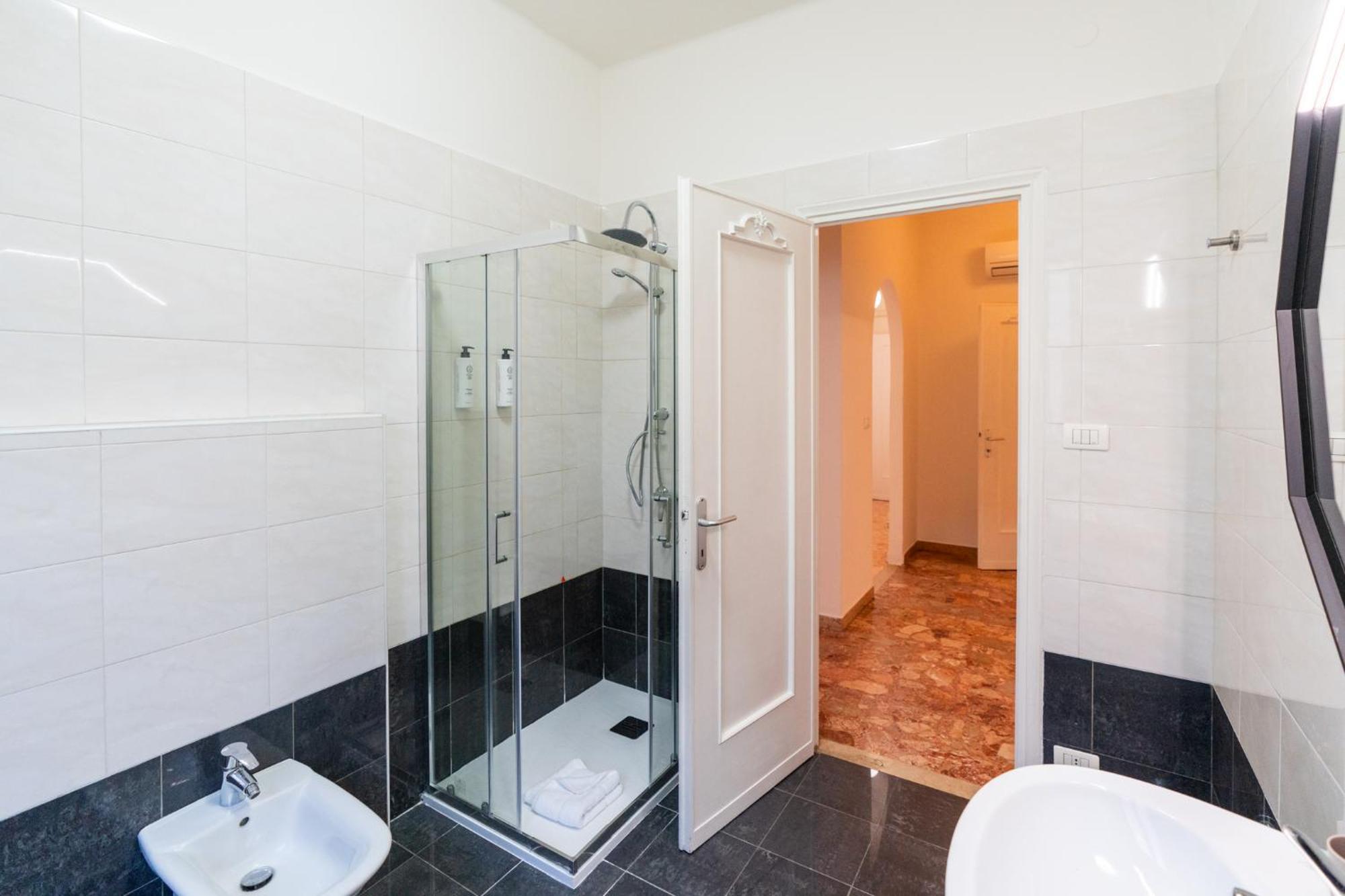 Domus Verona - Elegante Residenza Con Affaccio Su Porta Leoni Quarto foto