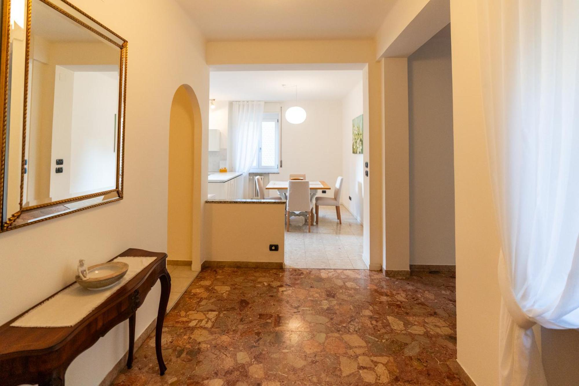 Domus Verona - Elegante Residenza Con Affaccio Su Porta Leoni Quarto foto